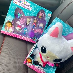 Gabby’s Dollhouse character set and talking Pandy Paws NWT